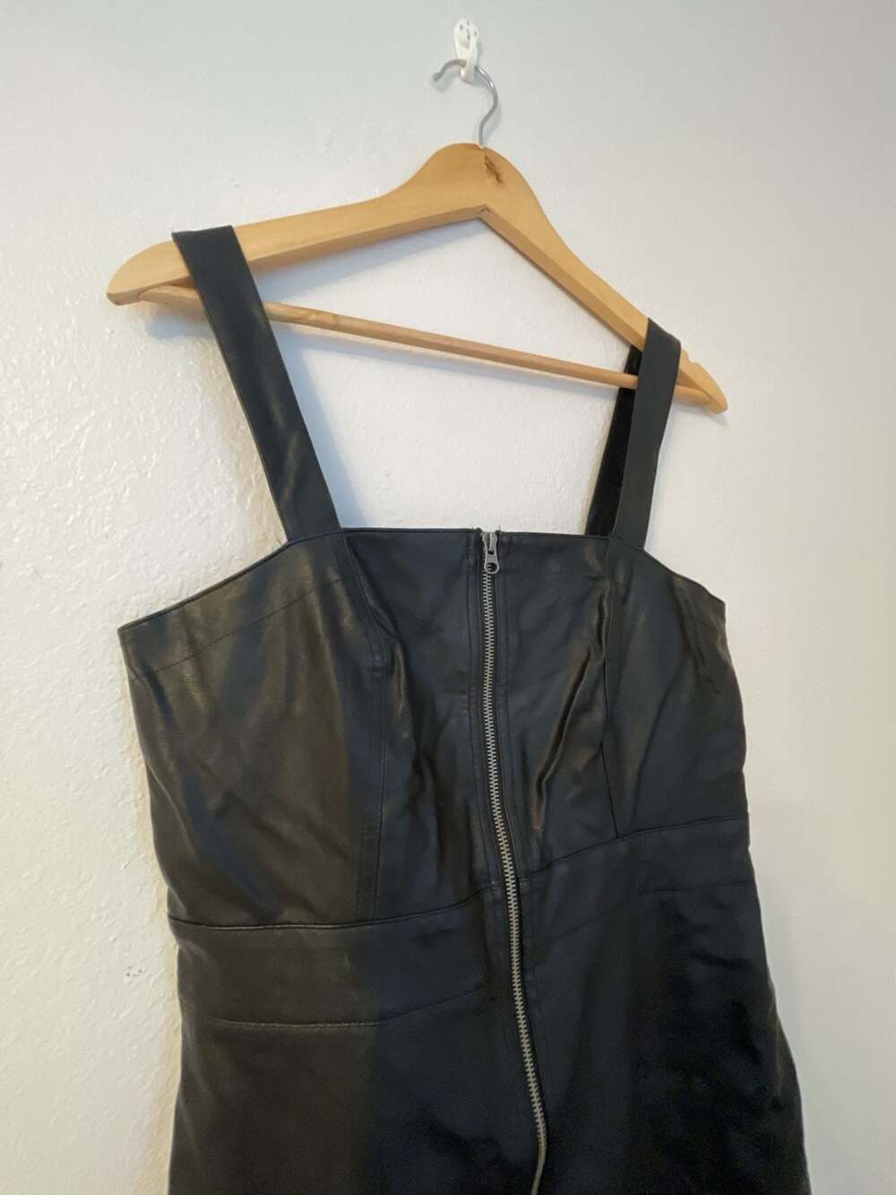 Women's Black Faux Leather Zip Front Pinafore Mini Dress Size M
Gothic
SNM